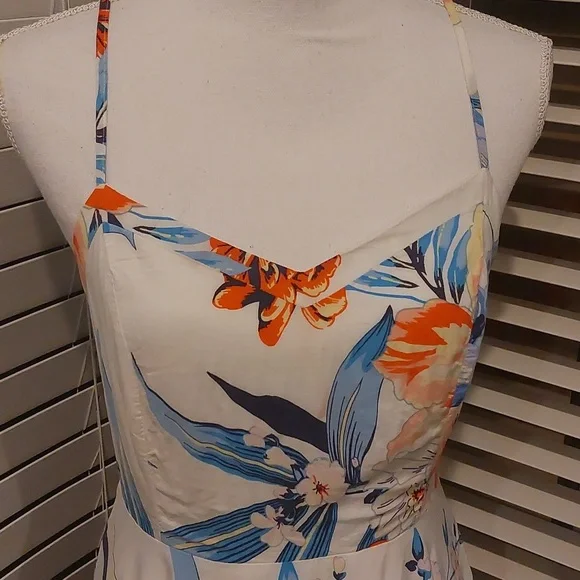 Old Navy Floral White Dress - Picture 2 of 4